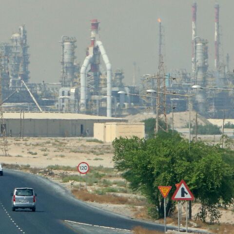 A picture taken on October 13, 2021 shows Kuwait's largest oil refinery at the Al-Ahmadi complex, about 40 kilometres (25 miles) south of the capital Kuwait City. - A fire broke out on October 18, 2021 in Al-Ahmadi refinery, with no interruptions to site operations or petrol exports.